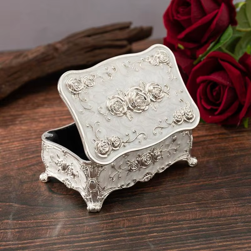 Vitrine bijoux luxueuse finition Antique