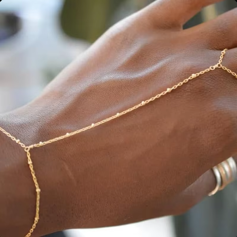 Bracelet chaîne à main délicat