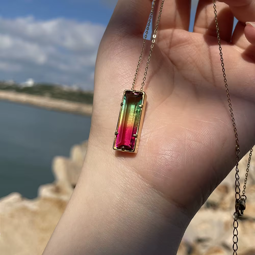 Amaiyllis lumière luxe arc-en-ciel dégradé couleur carré griffe boîte chaîne clavicule collier pendentif pour femmes bijoux