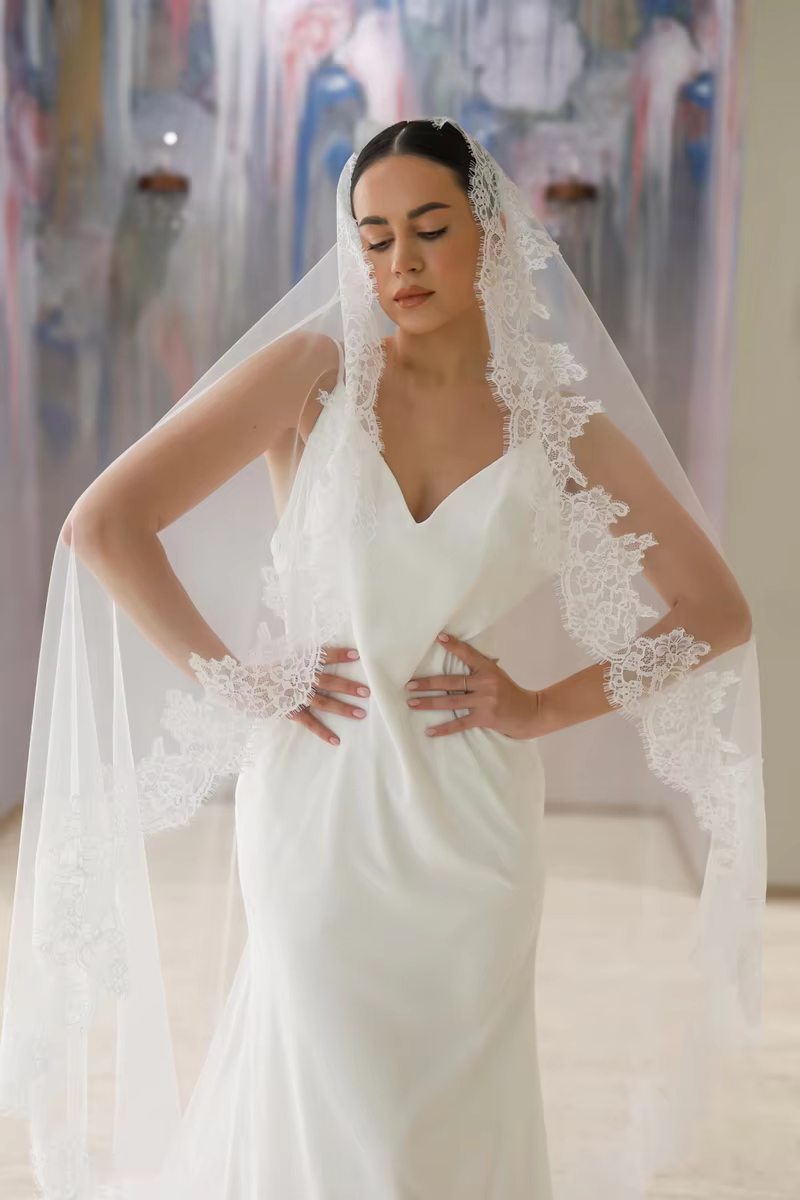 Voile en dentelle mantille