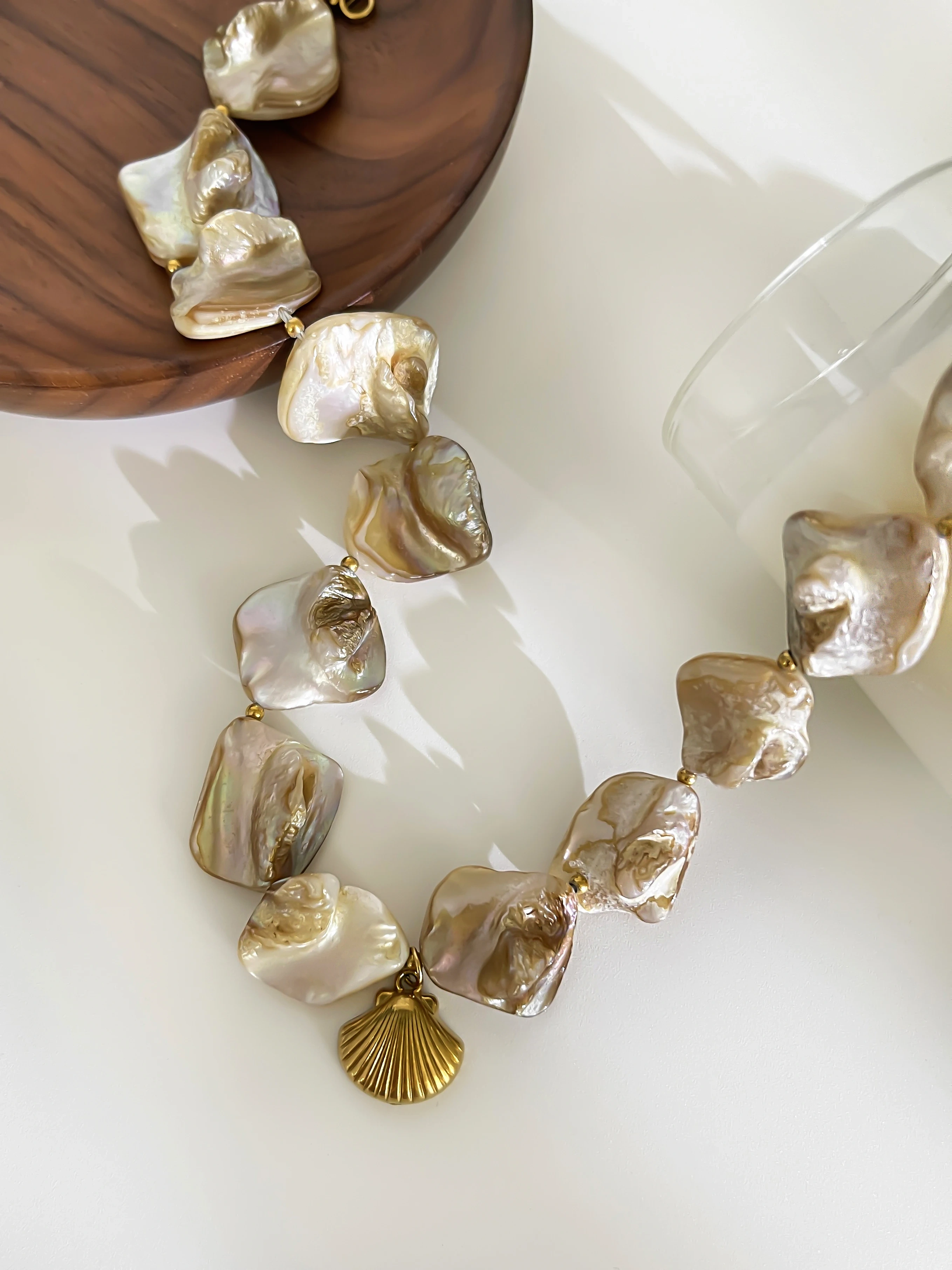 Collier ras du cou bohème en coquillage naturel pour femmes