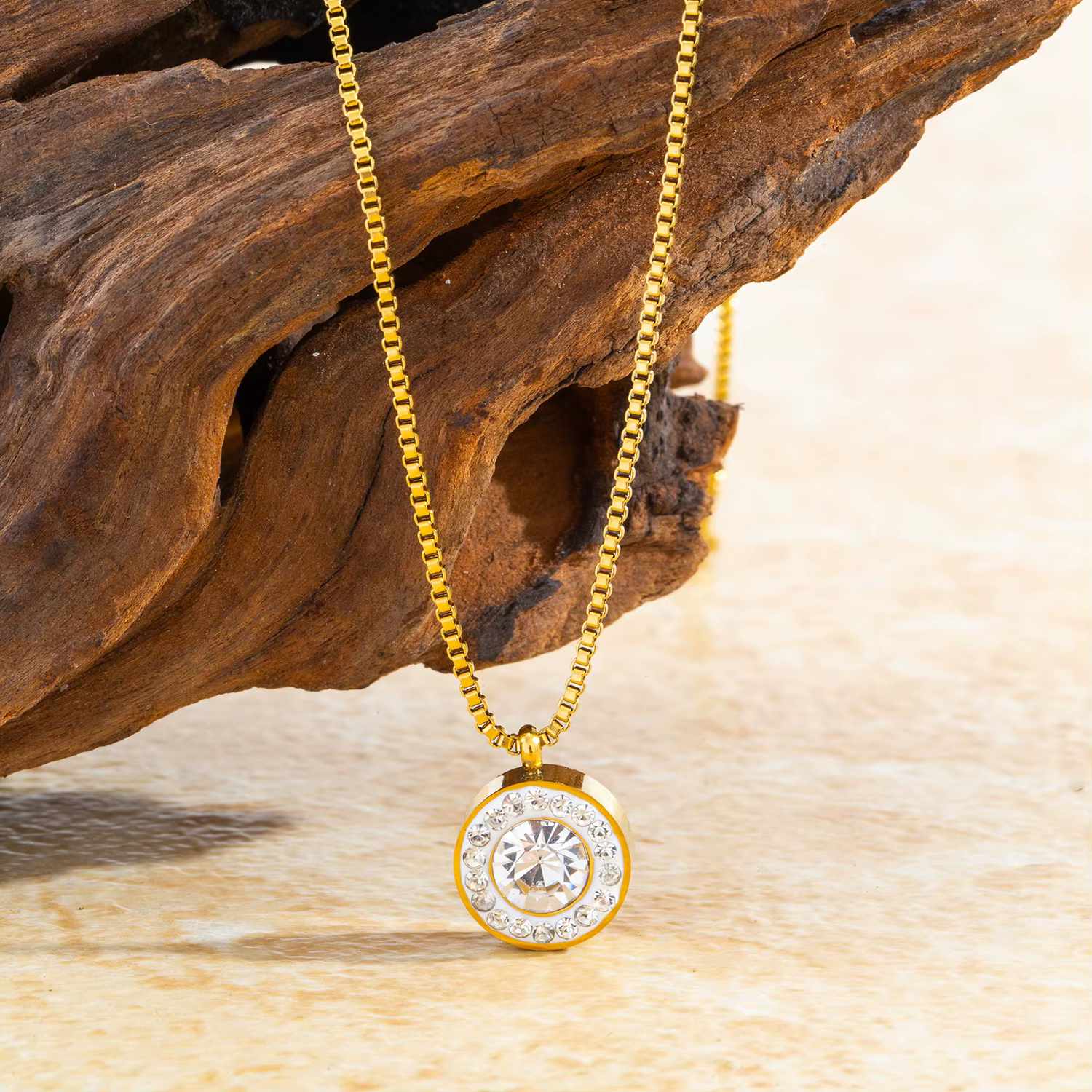 Collier pendentif étincelant CZ – Acier inoxydable plaqué or 18 carats poli miroir