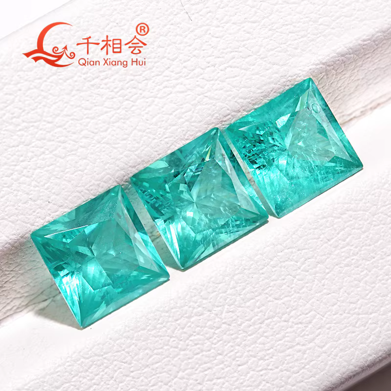 Paraiba avec une lueur au néon forme carrée coupe princesse cultivée en laboratoire Yttrium aluminium grenat avec