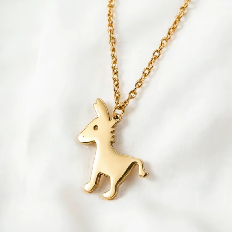 Collier Adorable en Acier Inoxydable avec Breloque Chameau de Dessin Animé
