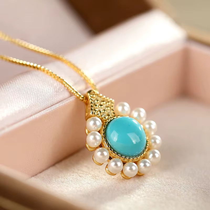 Ensemble de bijoux en argent incrusté de perles turquoises