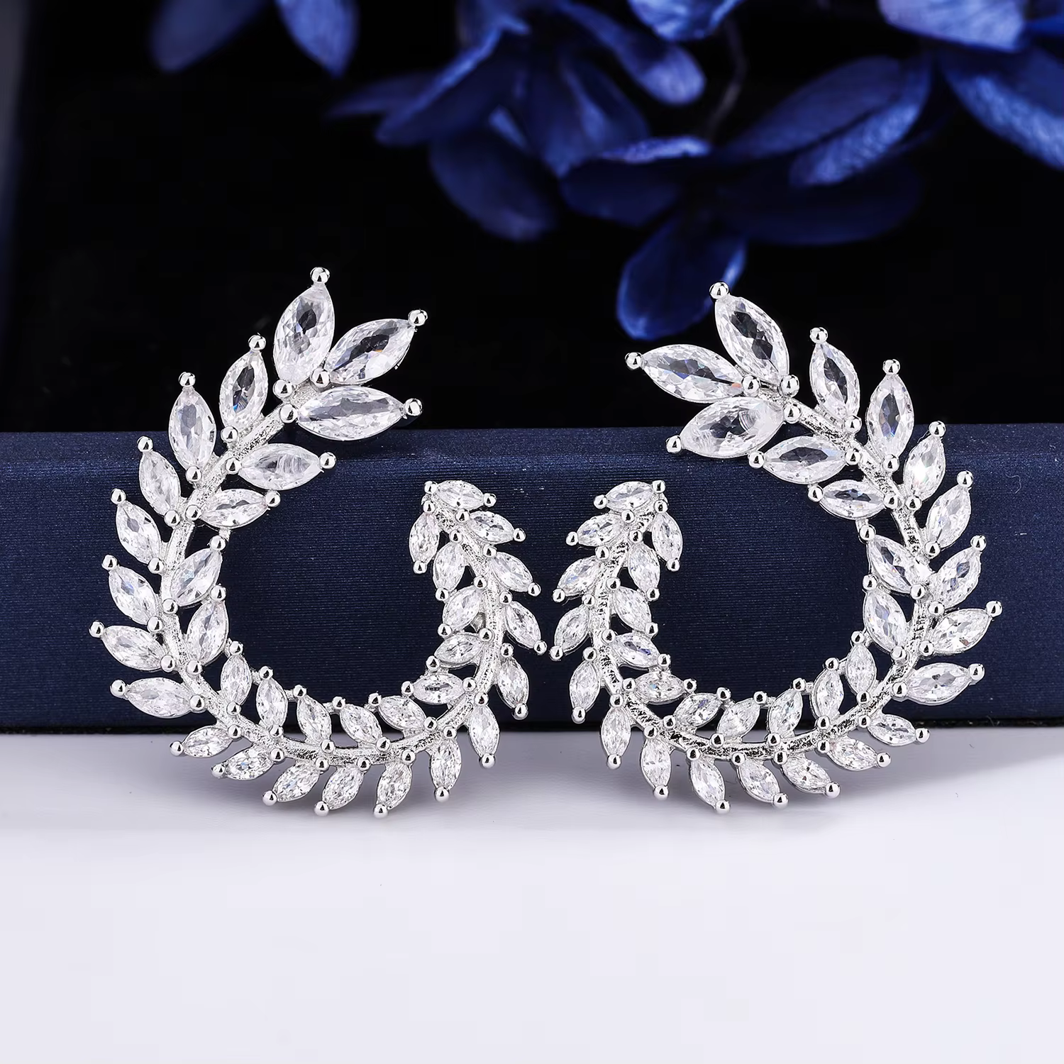Personnalité créative feuille strass boucles d'oreilles géométrique grandes