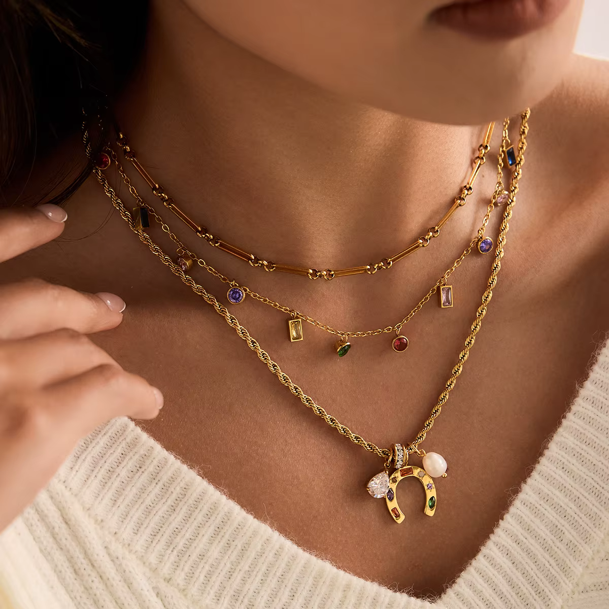 Zora – collier avec pendentif en forme de fer à cheval en Zircon coloré pour femmes
