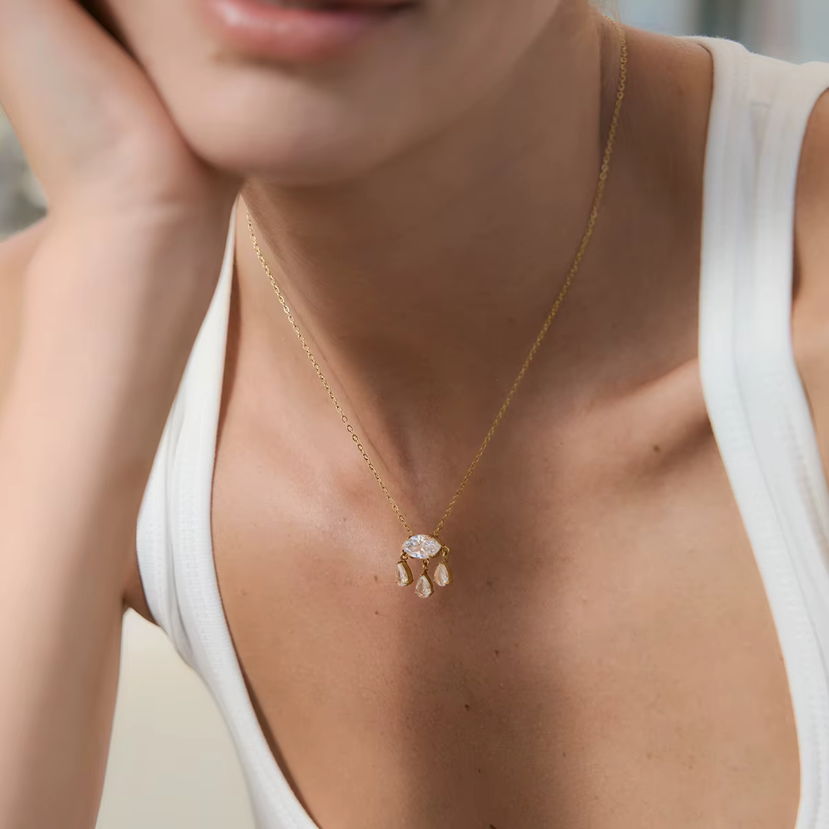 Collier pendentif Zora Luxurious Water Drop Zircon pour femmes