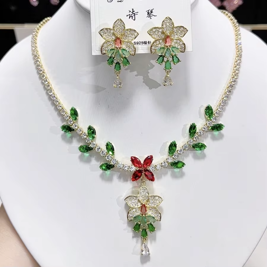 Nouvelle Collection : Collier Cœur Fleur en Zircon avec Boucles d'Oreilles à Pompon Assorties