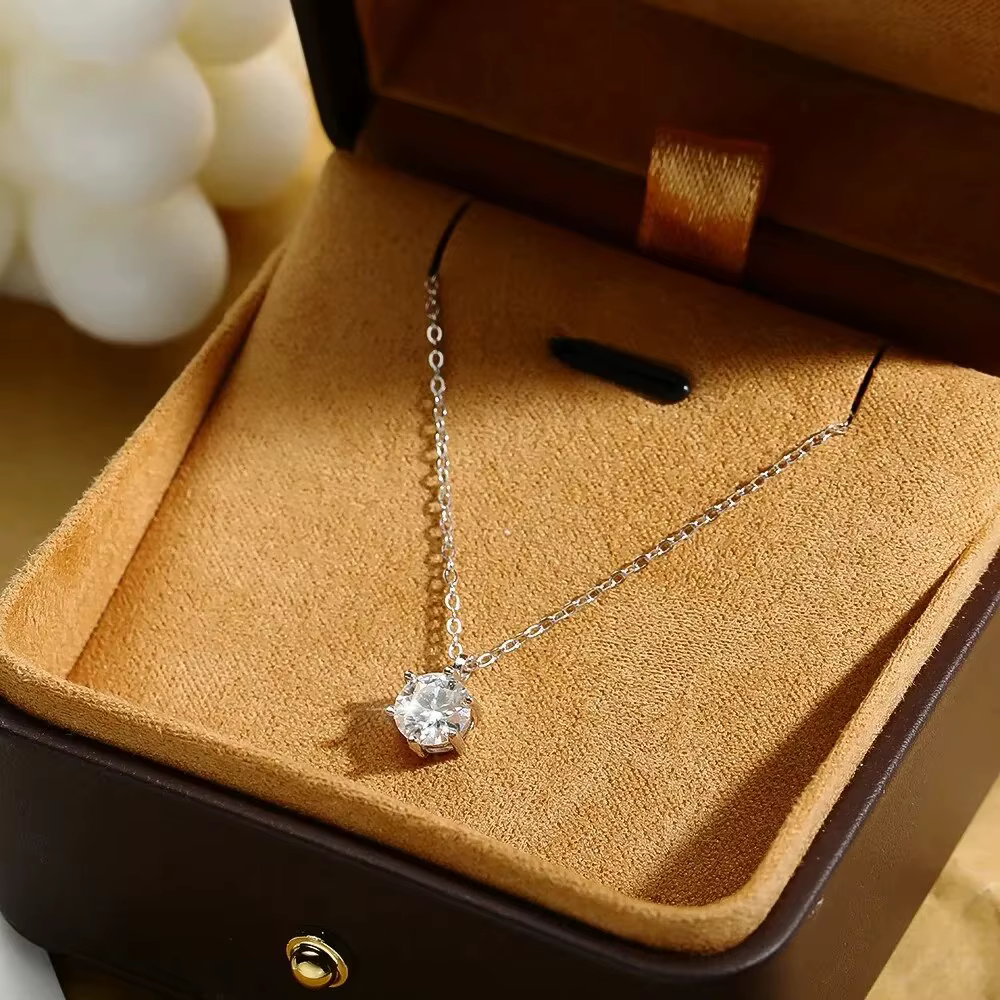 Collier avec Pendentif en Moissanite 1 Carat pour Femme