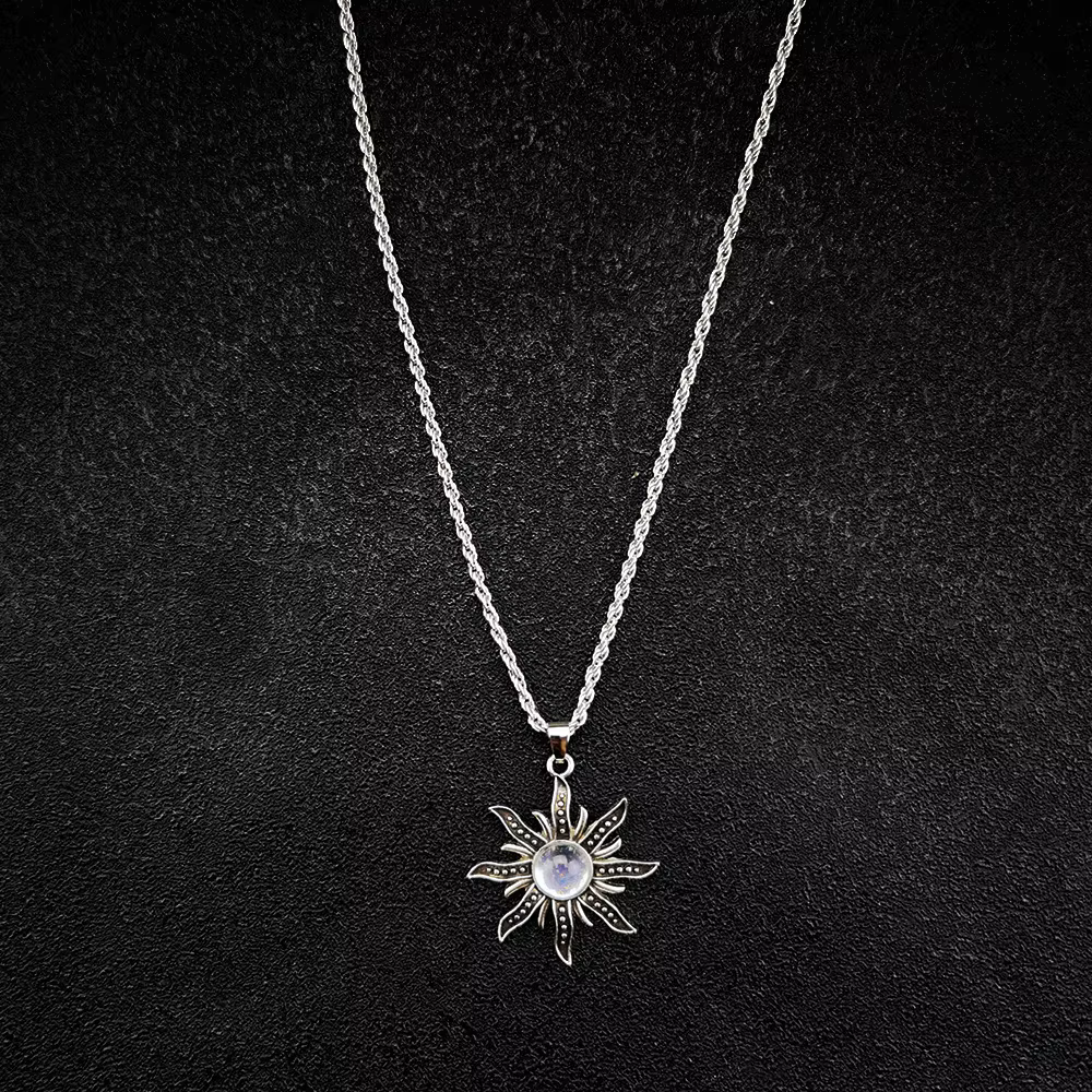 Collier pendentif bohème antique