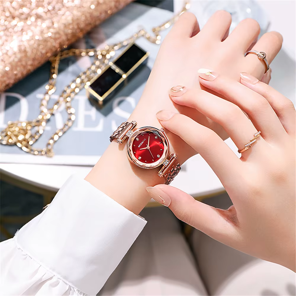 Montre à quartz en alliage avec diamants de marque 2022 de luxe raffinée pour les dames