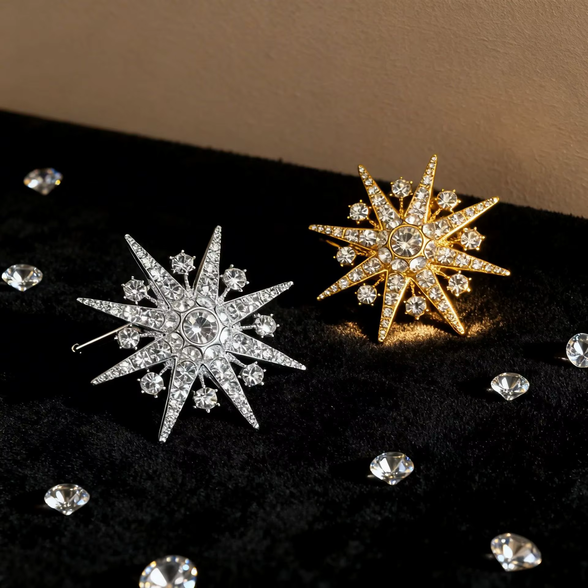 Broches de luxe en forme d'étoile à huit branches pour femmes