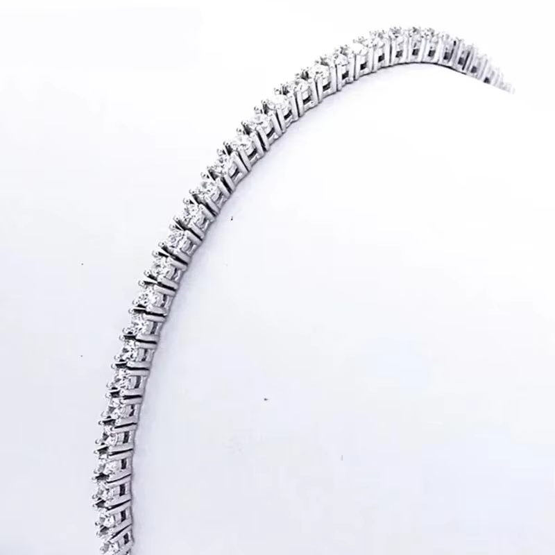 Bracelet de tennis en argent regardé véritable