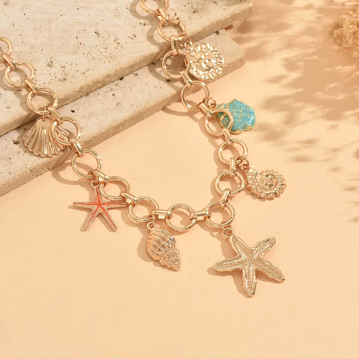 Collier ras-de-cou en chaîne épaisse dorée avec pendentif étoile de mer