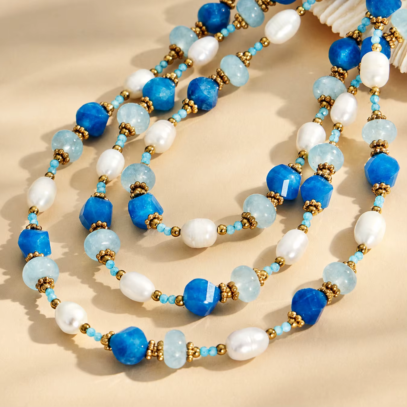 Collier de perles d'eau douce naturelles et de pierres facettées