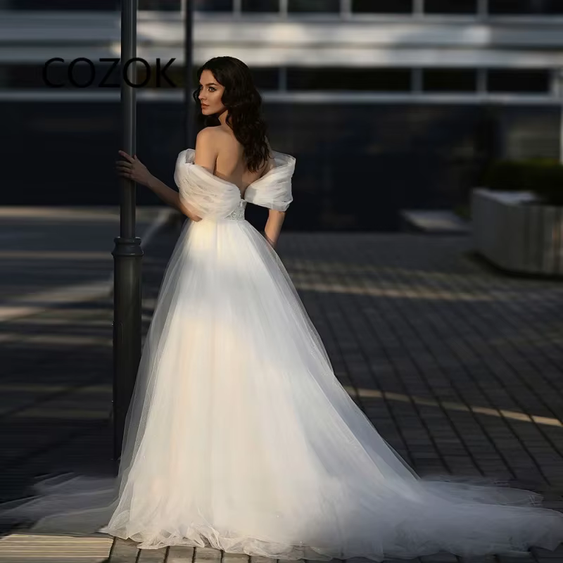 Robe de mariée légère à épaules dénudées
