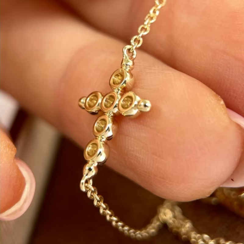 Bracelet à breloque croix en argent sterling 925 plaqué or 18 carats