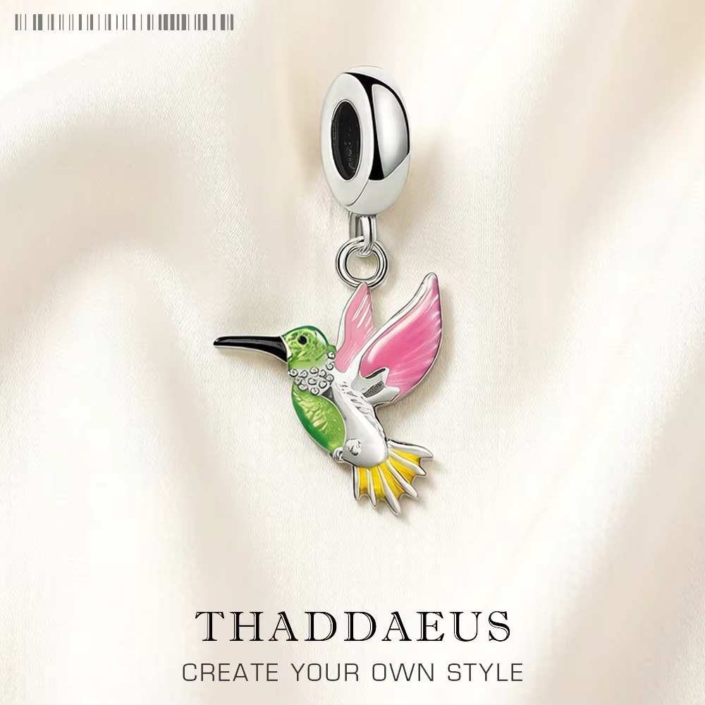 Charme de pendentif colibri en émail coloré pour femme