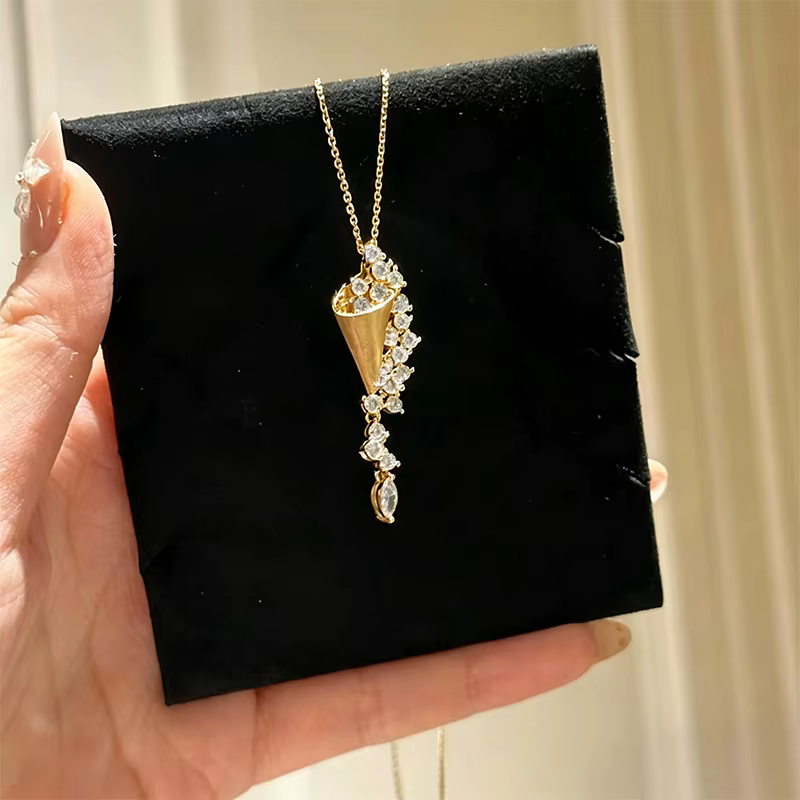Collier en moissanite taille marquise/ronde