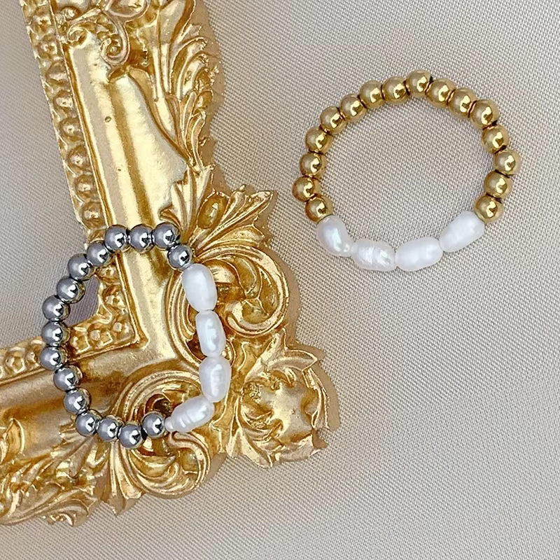 Bague élégante en perles d'eau douce