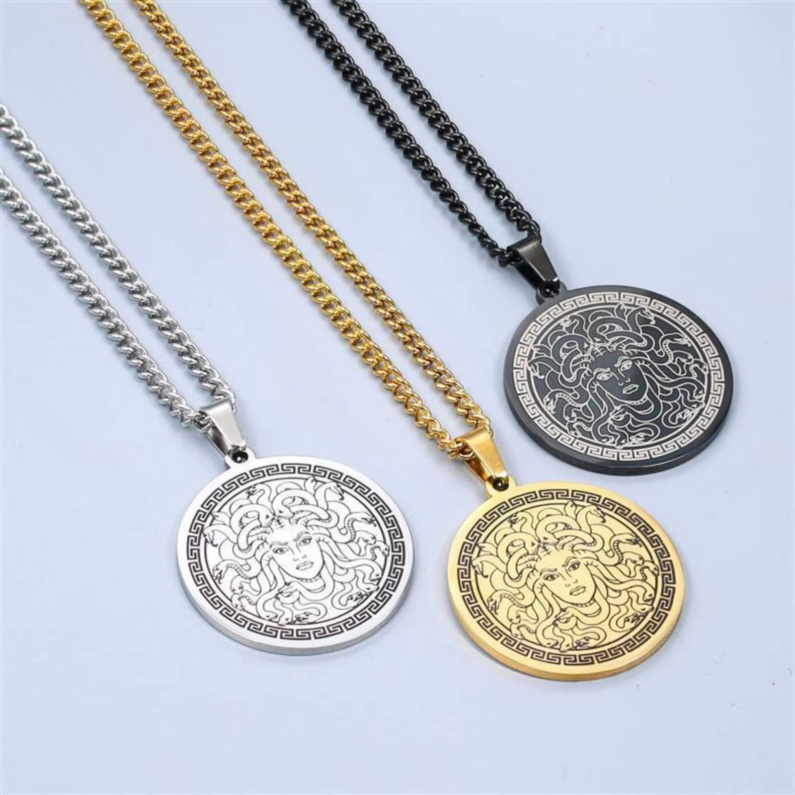 Collier pendentif méduse de la mythologie de la Grèce antique pour femmes et filles