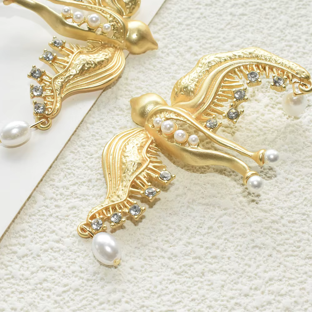 Mode femmes métal plaqué or colombe oiseaux boucles d'oreilles bijoux néo gothique déclaration accessoires
