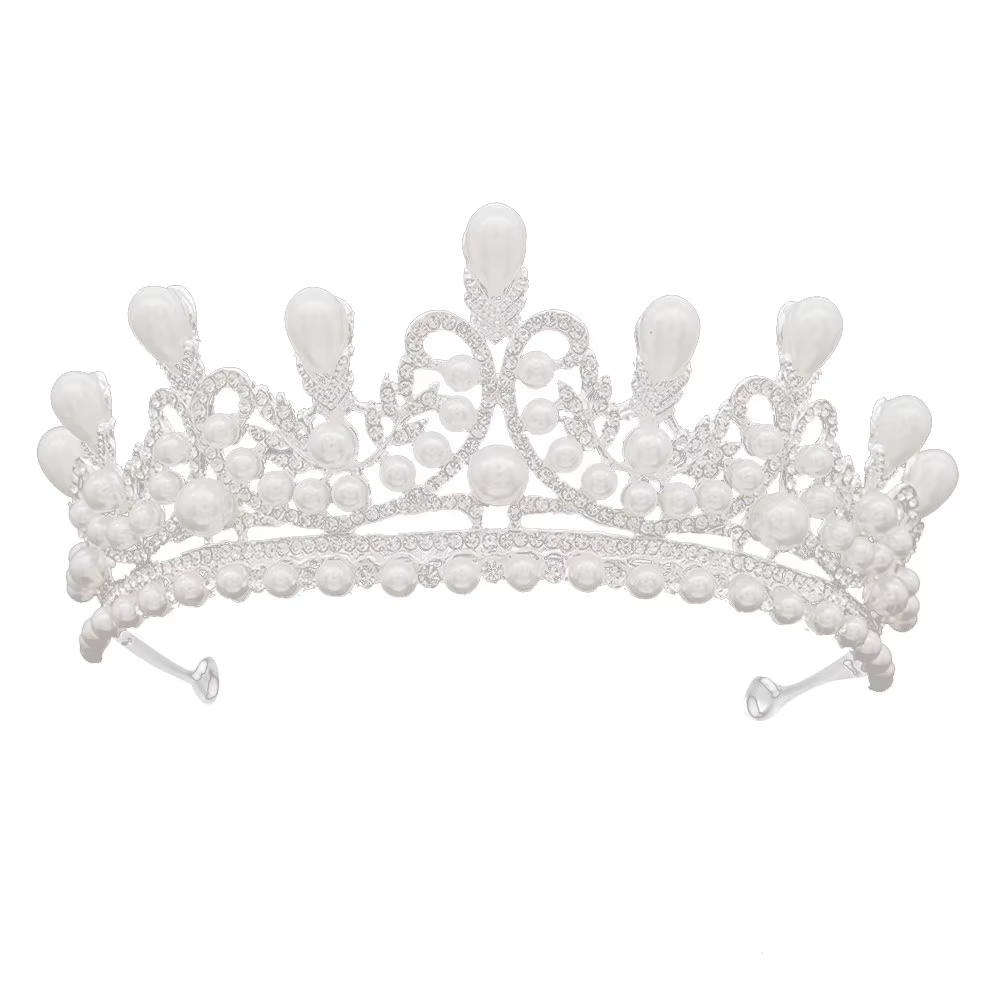 Couronne de perles incrustée de diamants