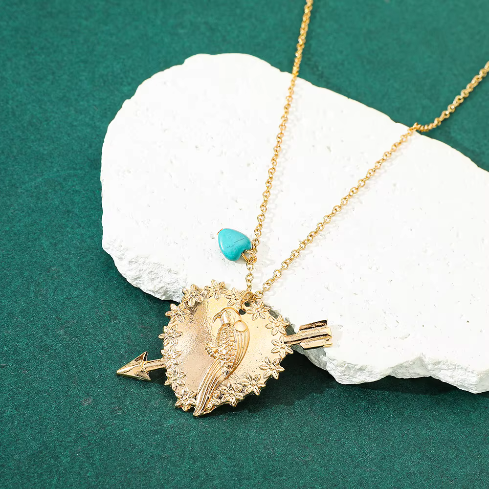 Collier oiseau avec pendentif en forme de cœur pour femme