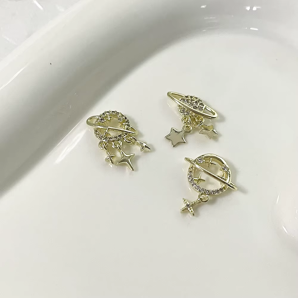 -Golden Saturn-Various Lover Planets' Ring Jewelry Minus Zircon Diamants Inlay Charms Saint-Valentin Saturne 3D Nail Art Pendentif 404