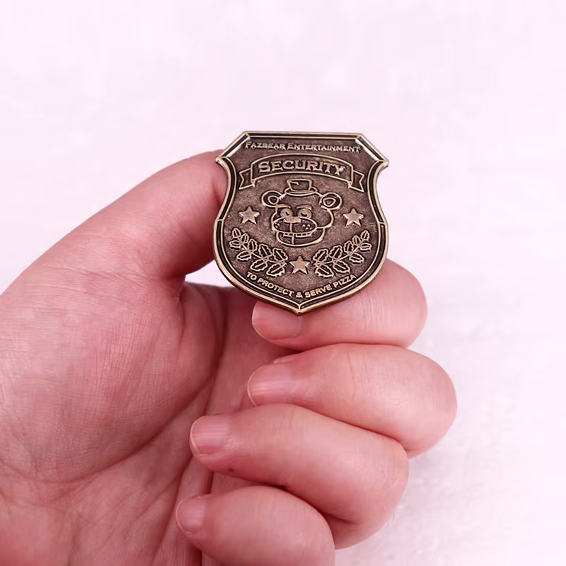 Broche vintage en émail avec logo d'ours