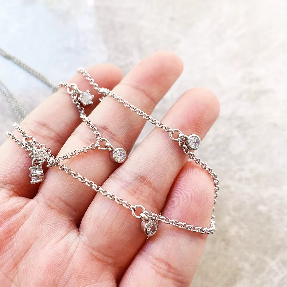 Collier Double rangée de pierres blanches