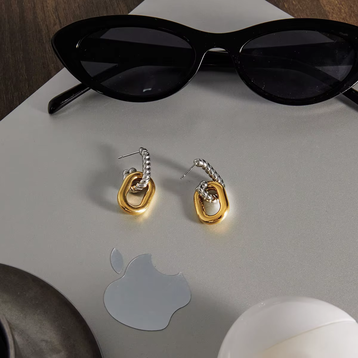 Boucles d'oreilles pendantes Yori en acier inoxydable torsadé en forme de O