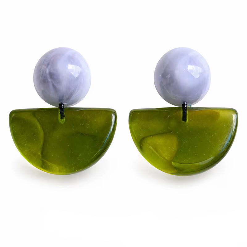 Boucles d'oreilles pendantes simples en résine