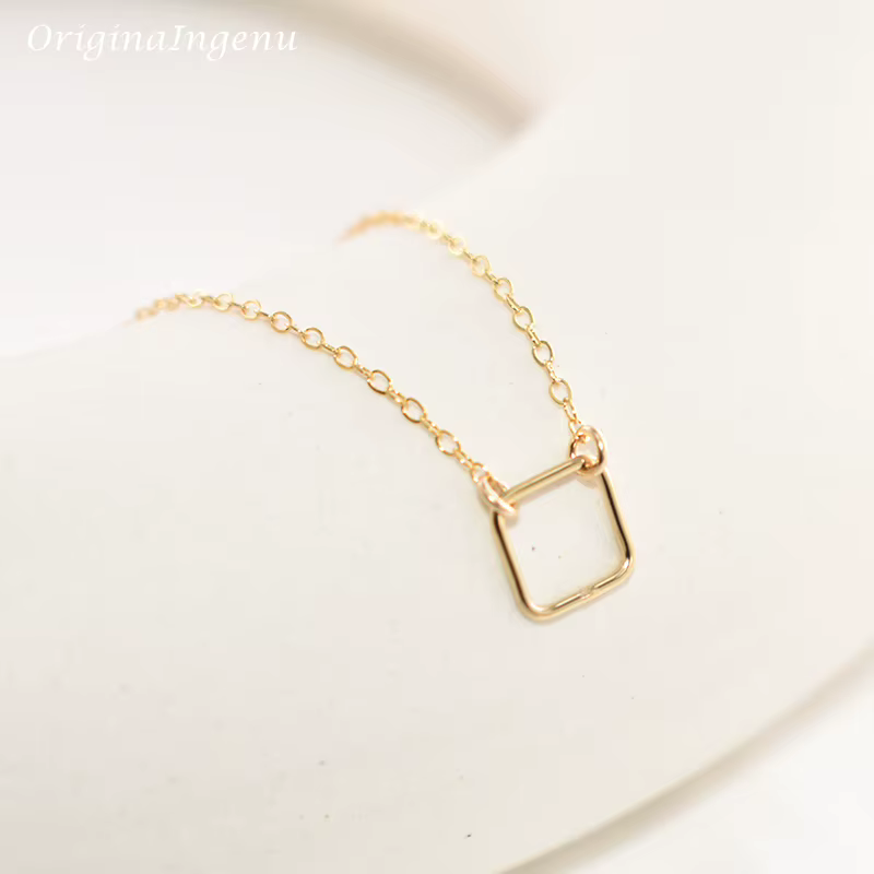 Collier carré bijoux faits à la main or rempli ras du cou pendentifs