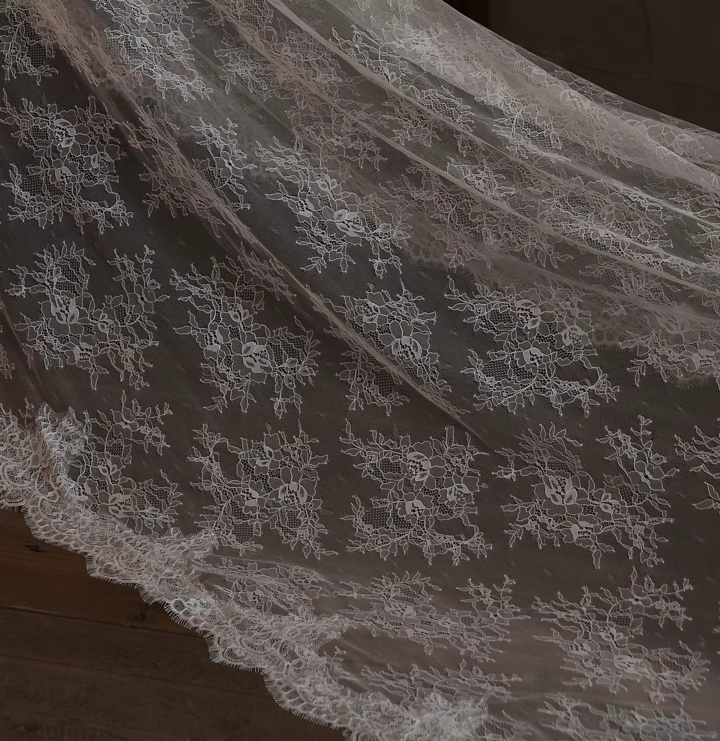 Voile de mariée long et luxueux V528