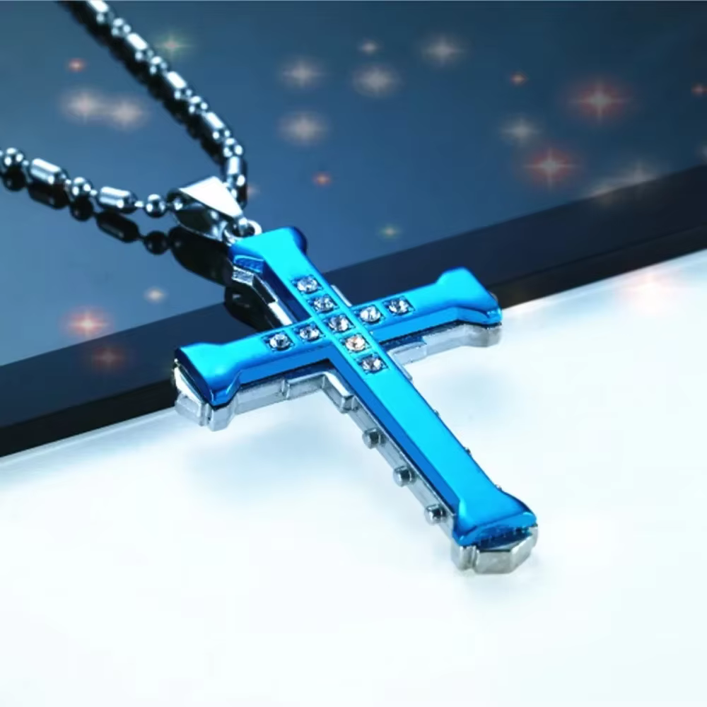 Pendentif Croix de Jésus en Cristal 2026 Nouveau style masculin Simple et tendance Articles de mode Bijoux en acier Choix idéal pour les fêtes