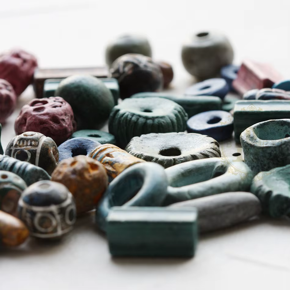 Mélange de perles en céramique fabriquées à la main