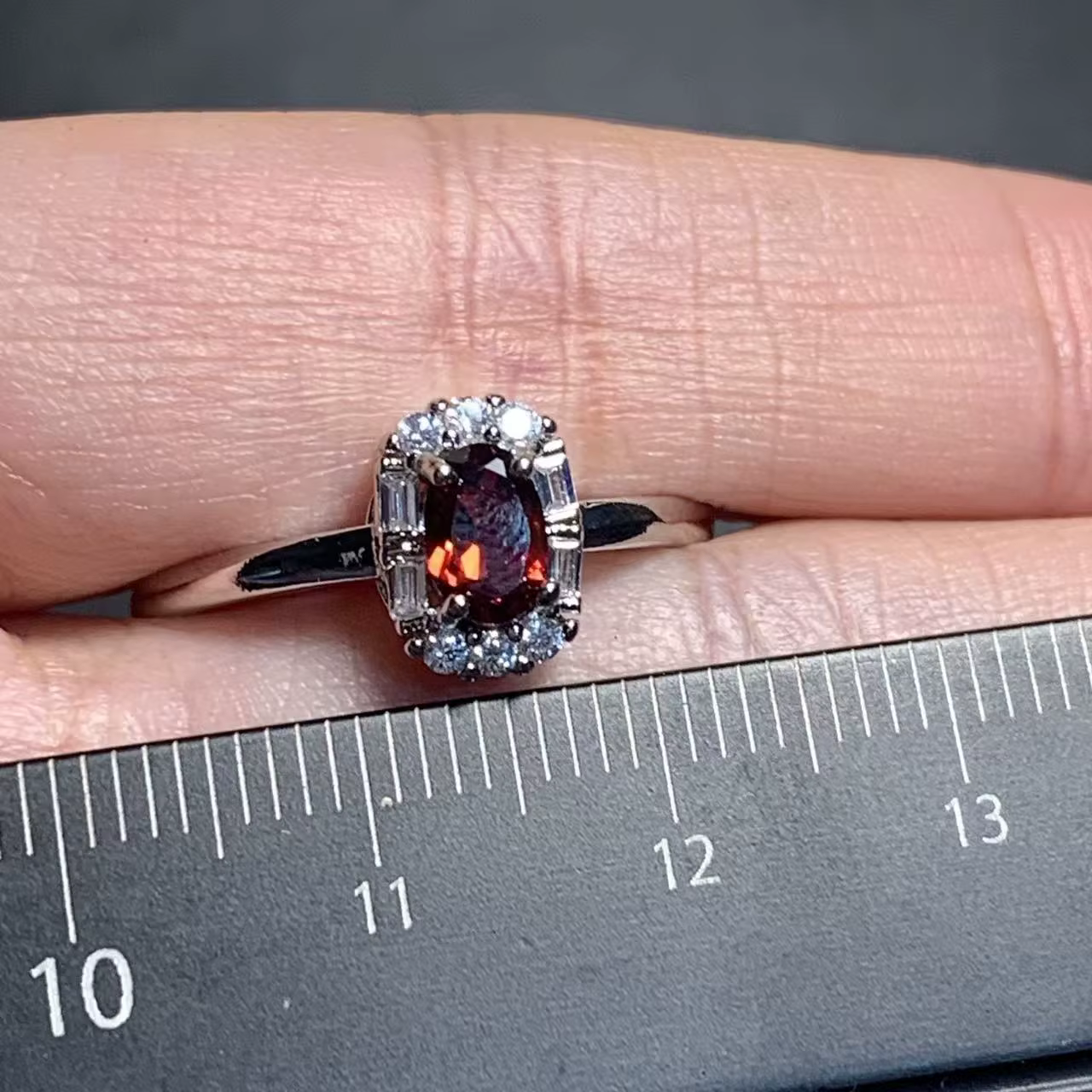 Bague en grenat naturel pour femme