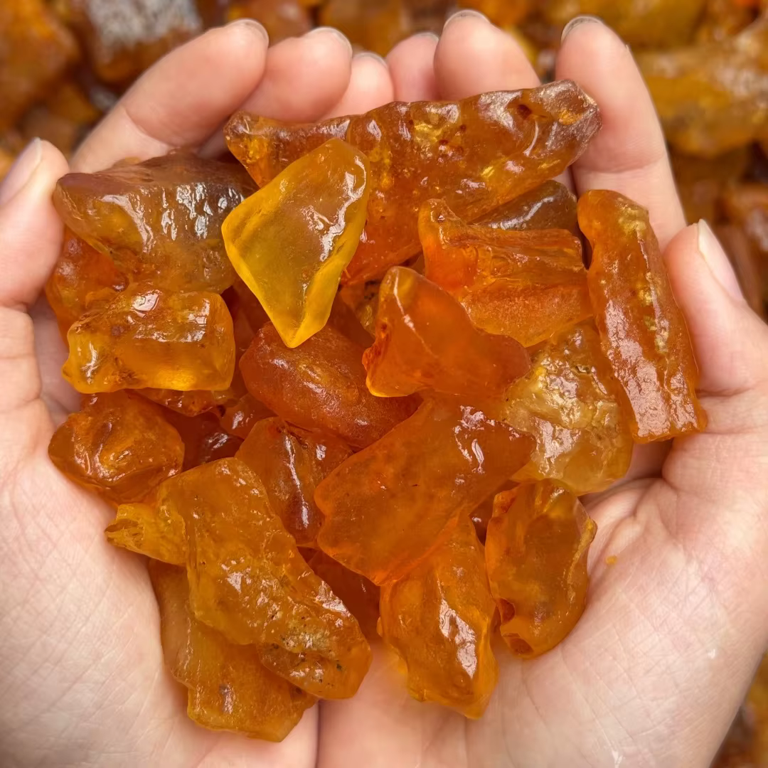 1 pièce de particules de pierre brute d'ambre naturel