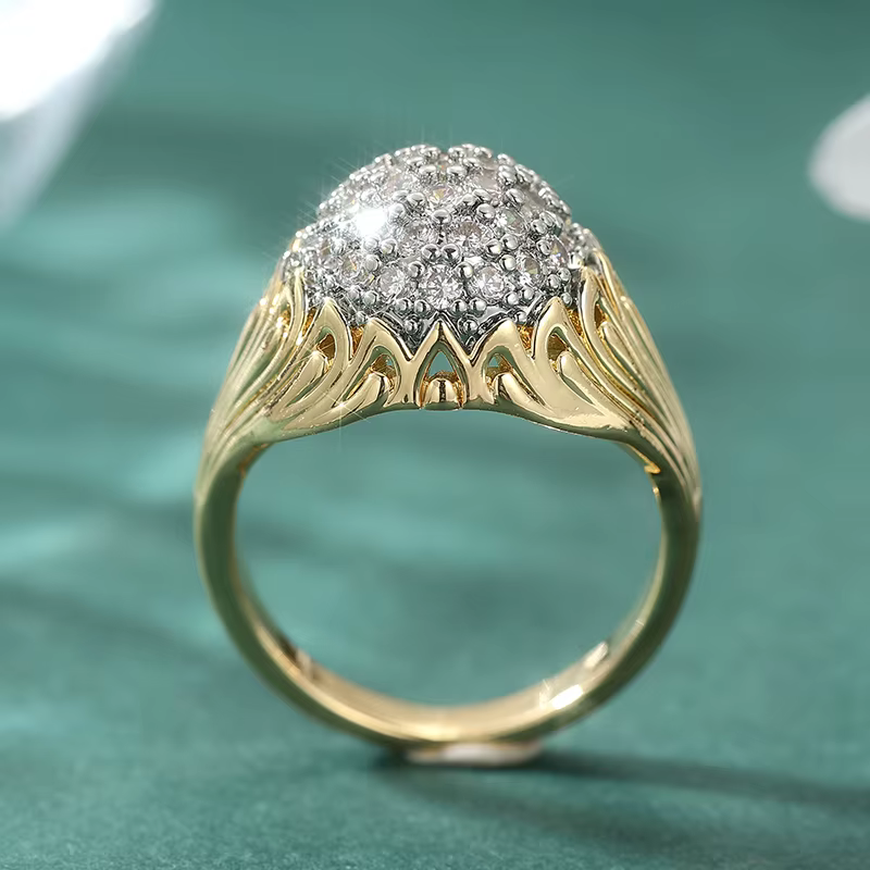 Bague plaquée or pour femme au design élégant avec zircone synthétique étincelante sertie à griffes – Bijou de mariage de luxe artisanal