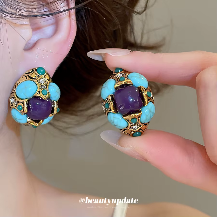 Boucles d'oreilles clous vintage en résine et cristal