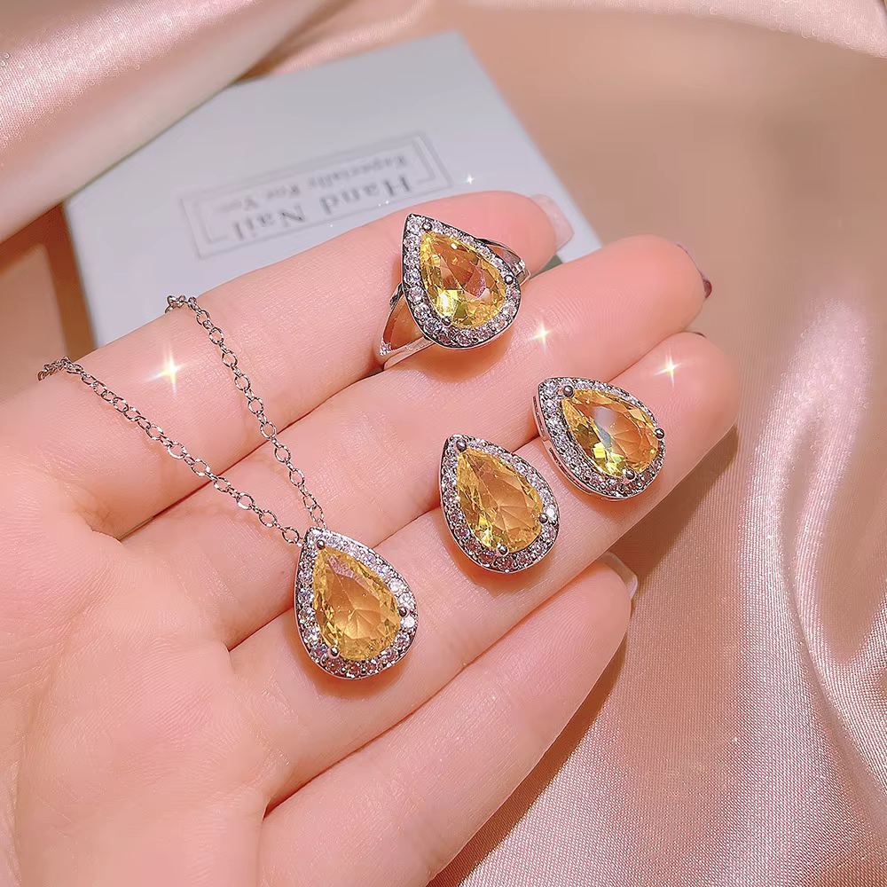 Ensemble de trois bijoux exquis pour femmes