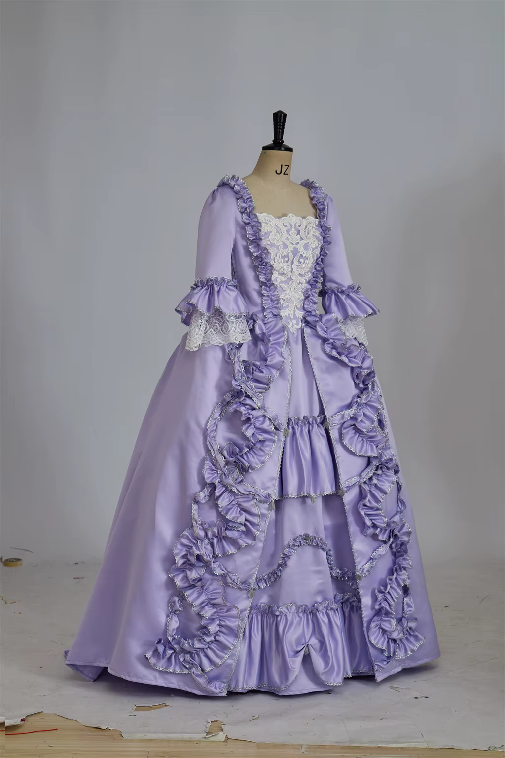 1770s Rococo Marie Antoinette violet robe de bal