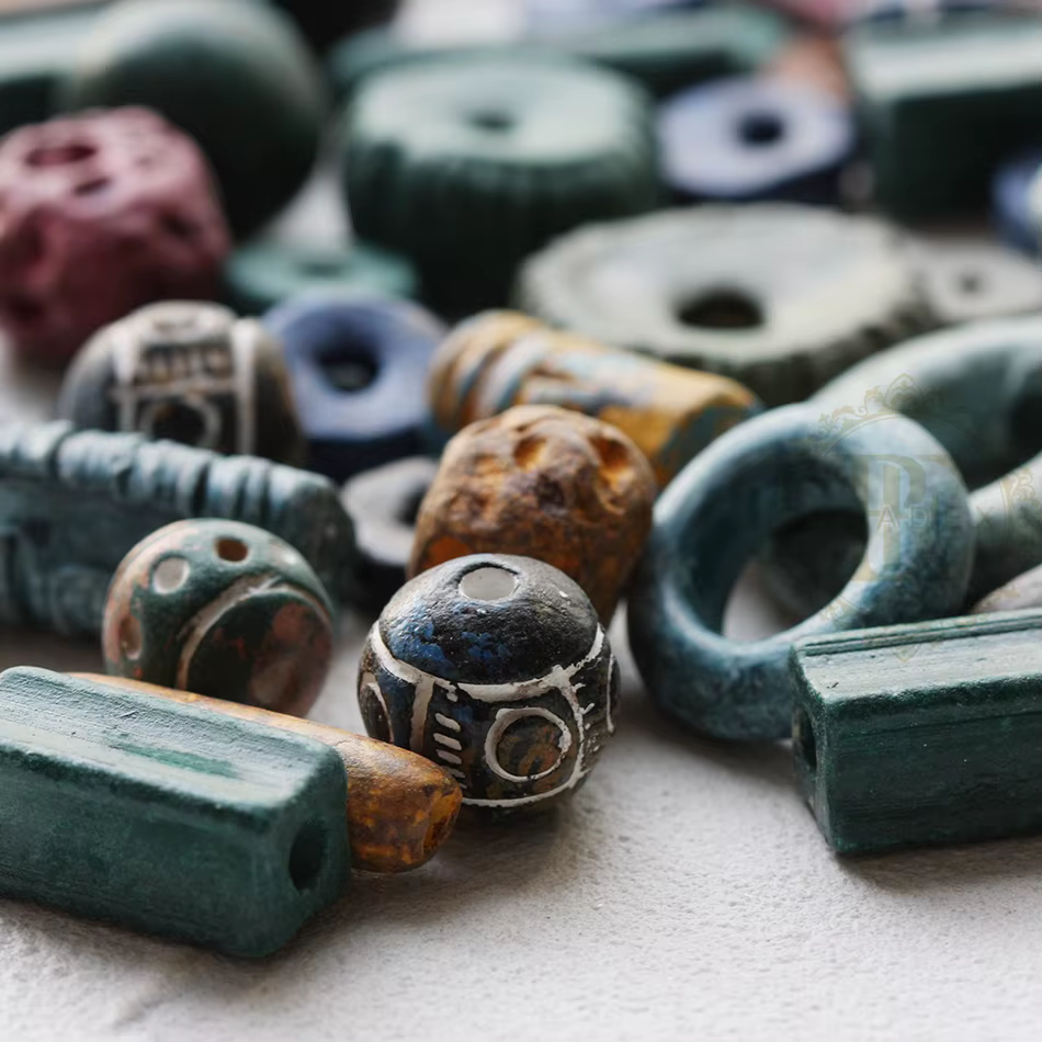 Mélange de perles en céramique fabriquées à la main