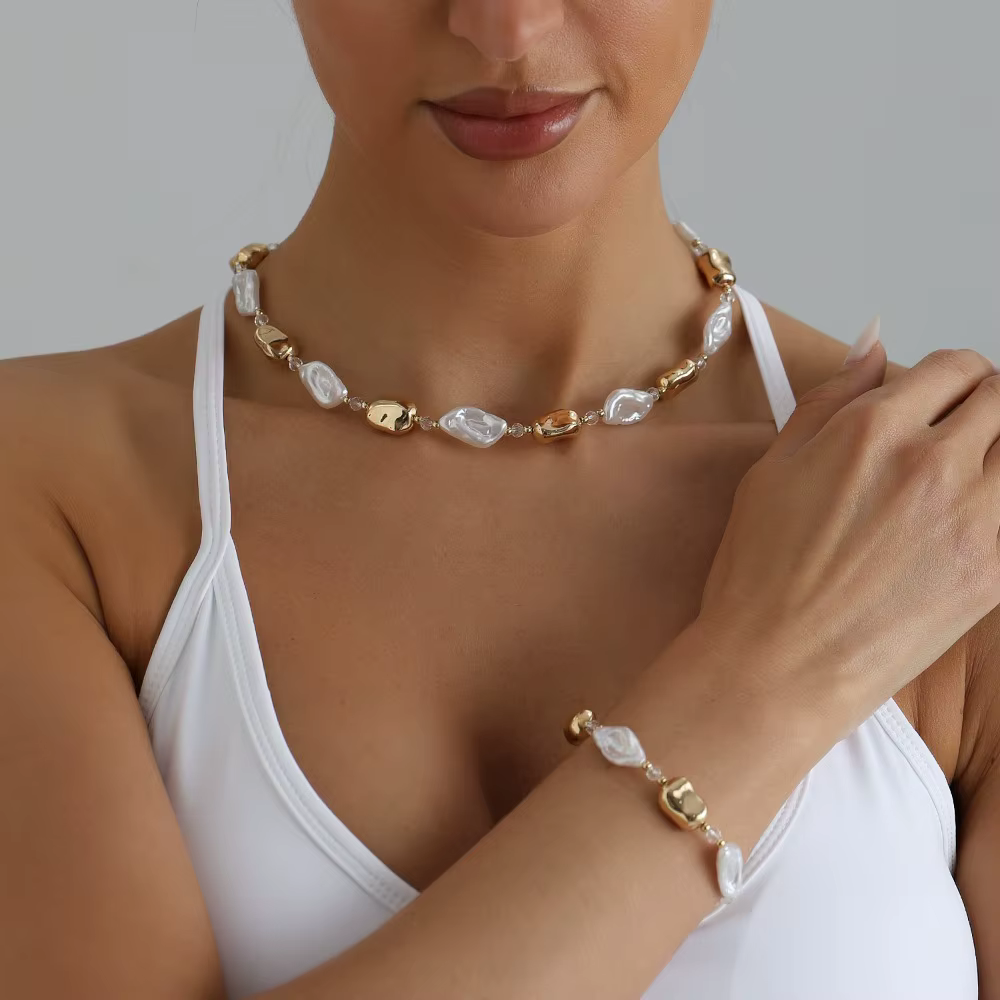 Ensemble collier et bracelet de style baroque rétro français