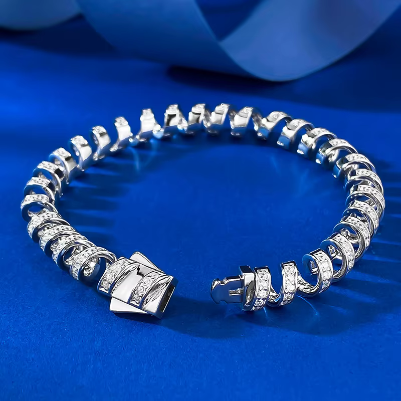 Bracelet jonc de luxe enroulé orné de diamants