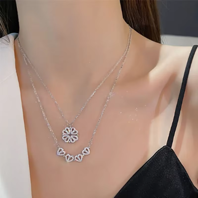 Collier pendentif en forme de cœur trèfle à quatre feuilles