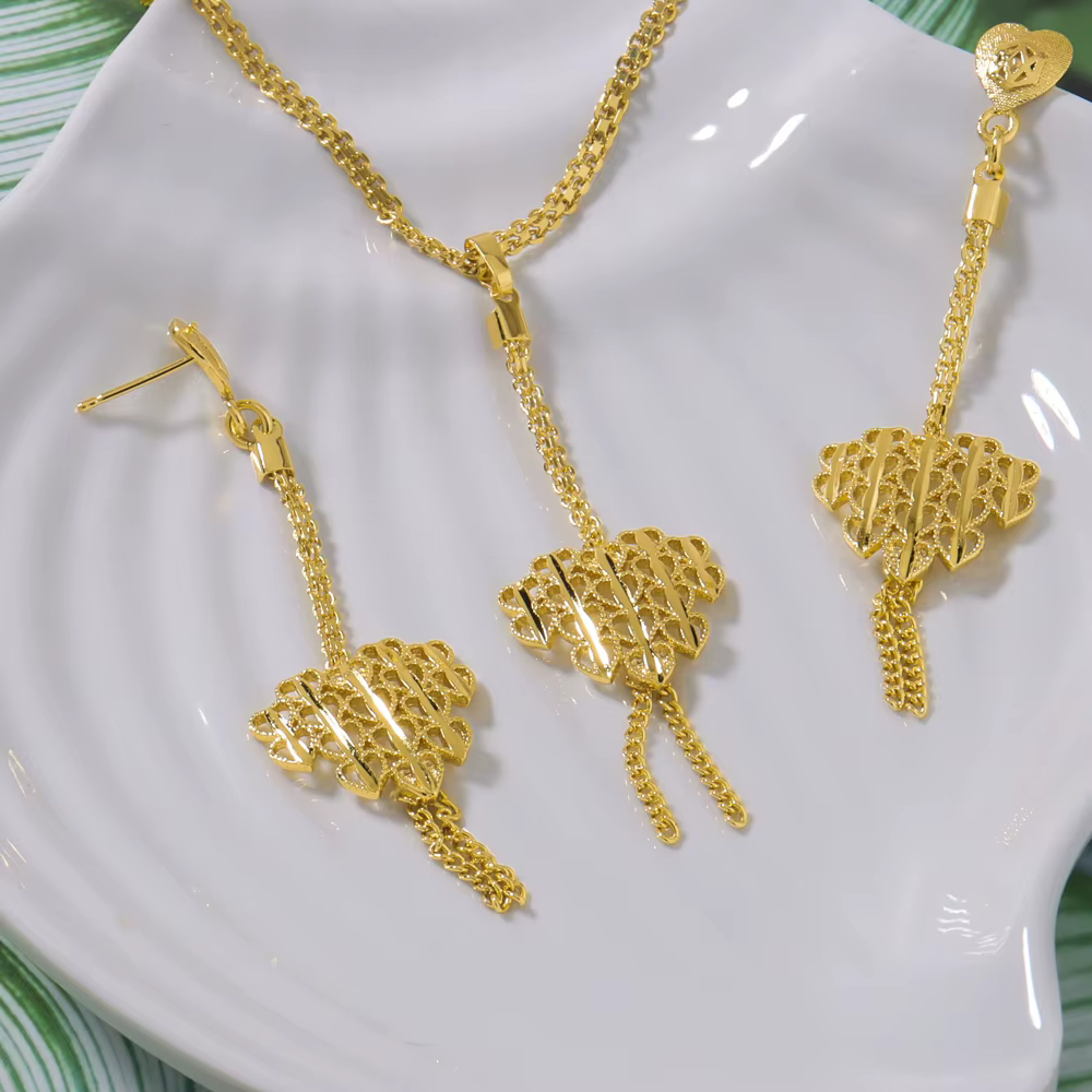 Collier plaqué or, boucles d'oreilles