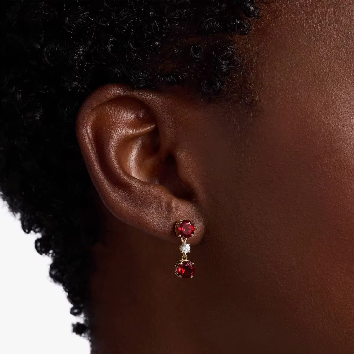 Boucles d'oreilles rondes en rubis et diamants